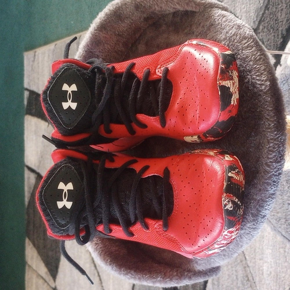 Under armour tennis shoes,red,black,white sz. 3.5 youth